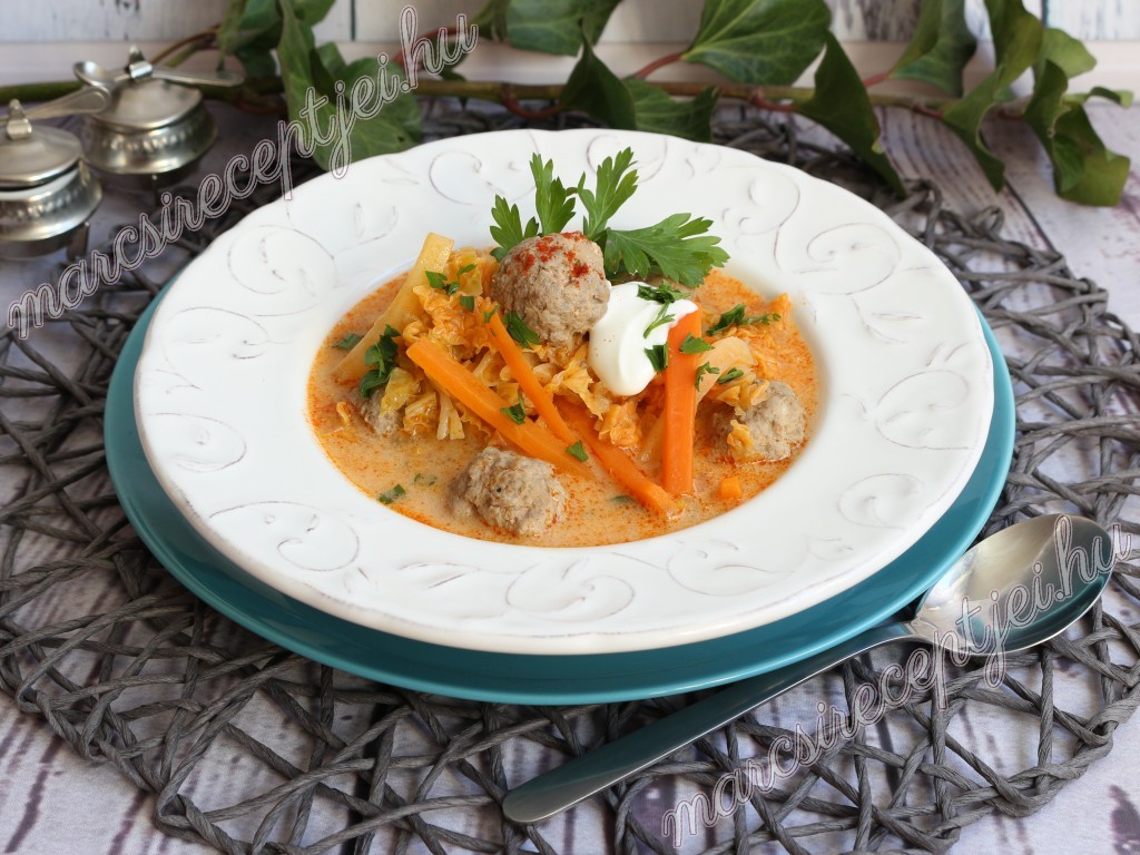 Zöldséges kelkáposztaleves, marhahúsgombócokkal
