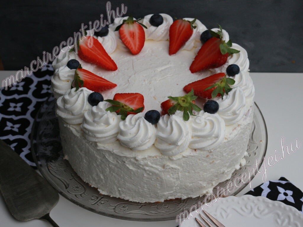 Tejszínes mascarponekrémes torta